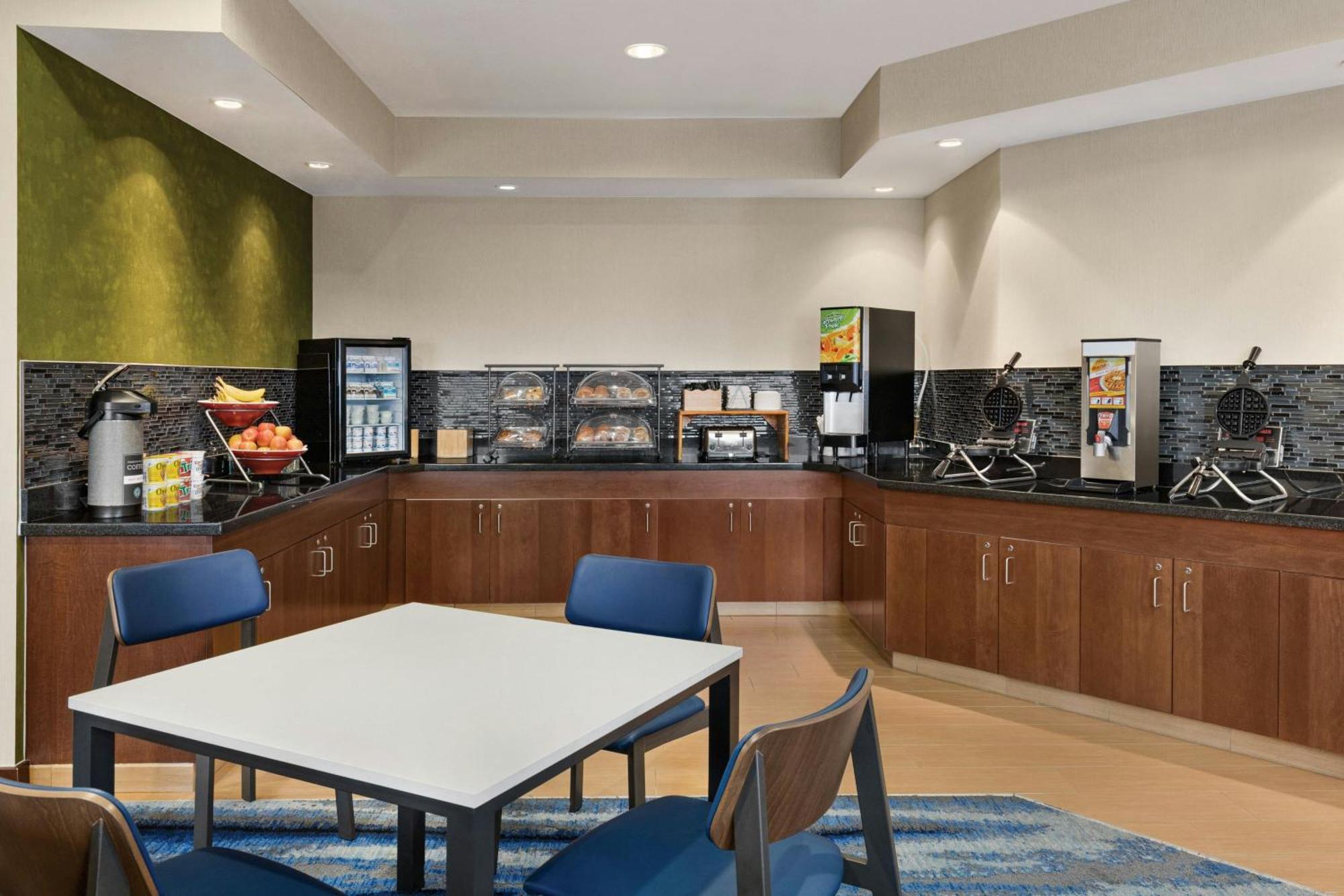 Fairfield & Hotel